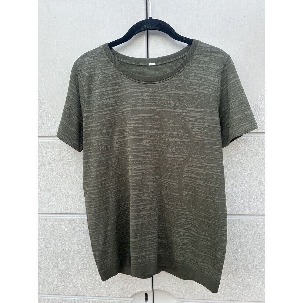 Lululemon Swiftly Tech Short Sleeve Relaxed Fit Camo Green Sz 8 Read